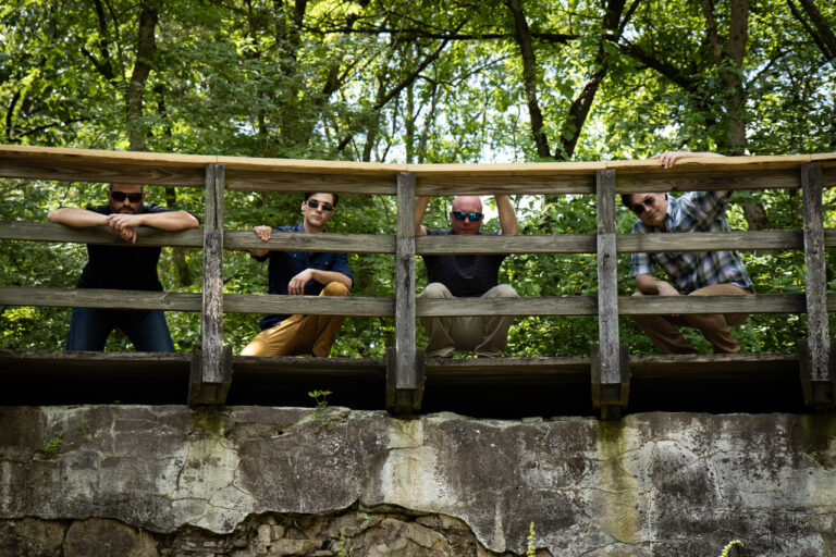 LOS peeking 768x512